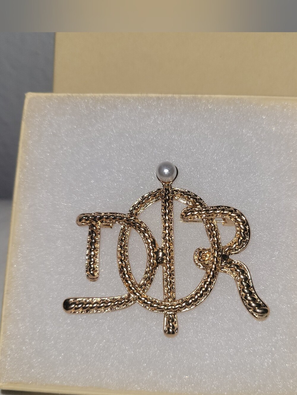 Luxury Brooch - Picture 5 of 7